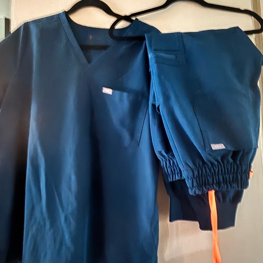 Deep reef figs scrub set